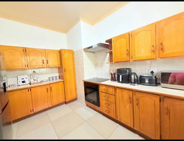 2 BEDROOM APARTMENT FOR SALE IN VANDERBIJLPARK CE 3